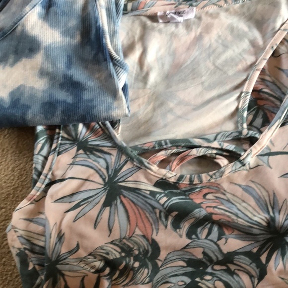 Bundle of Ardene tanks Sz L various - Picture 3 of 5